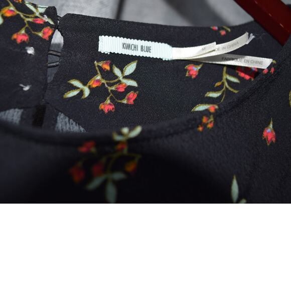 Kimchi Blue Black Floral Ruffle Hem Blouse Womens Medium - Picture 2 of 3